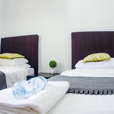 Poni Homestay Muara Buitenkant foto