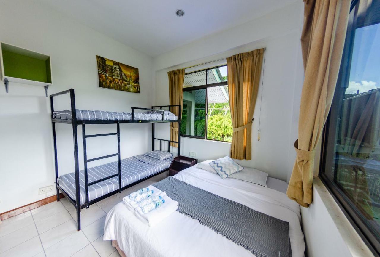 Poni Homestay Muara Buitenkant foto