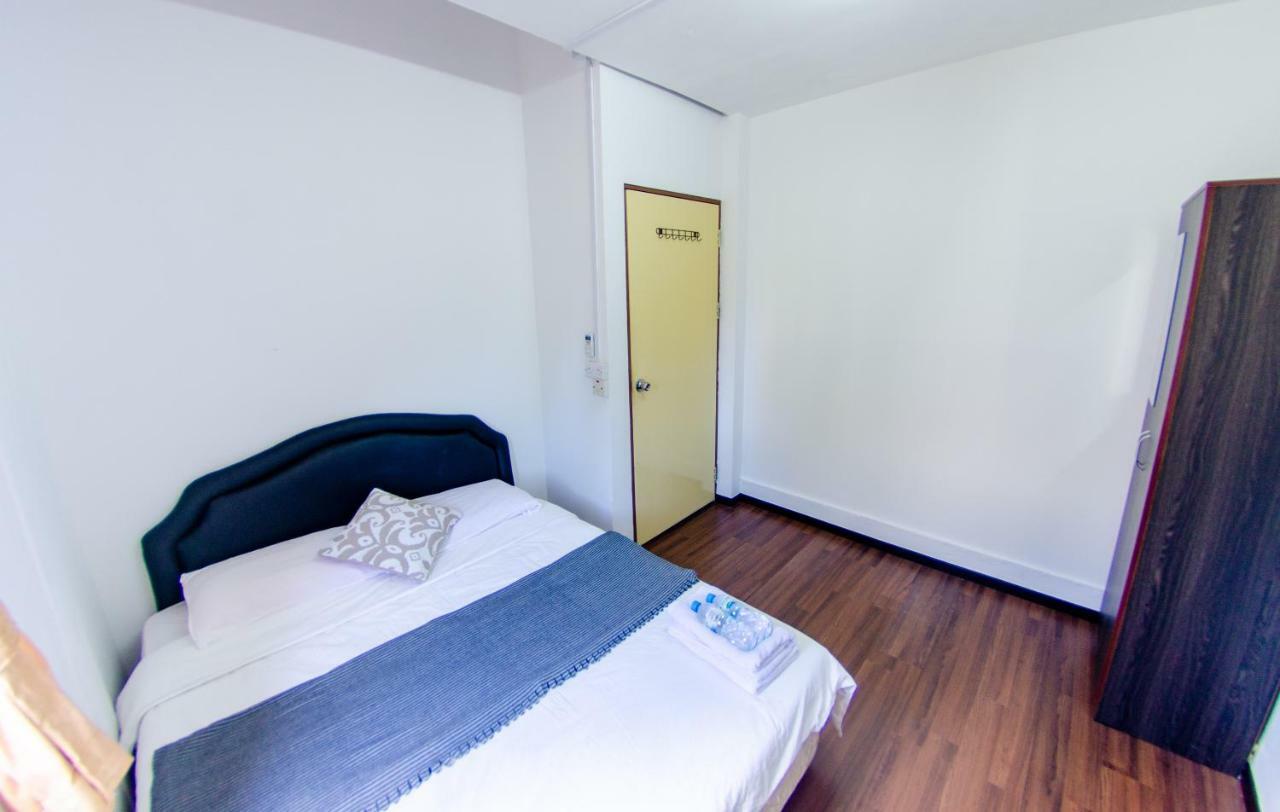Poni Homestay Muara Buitenkant foto