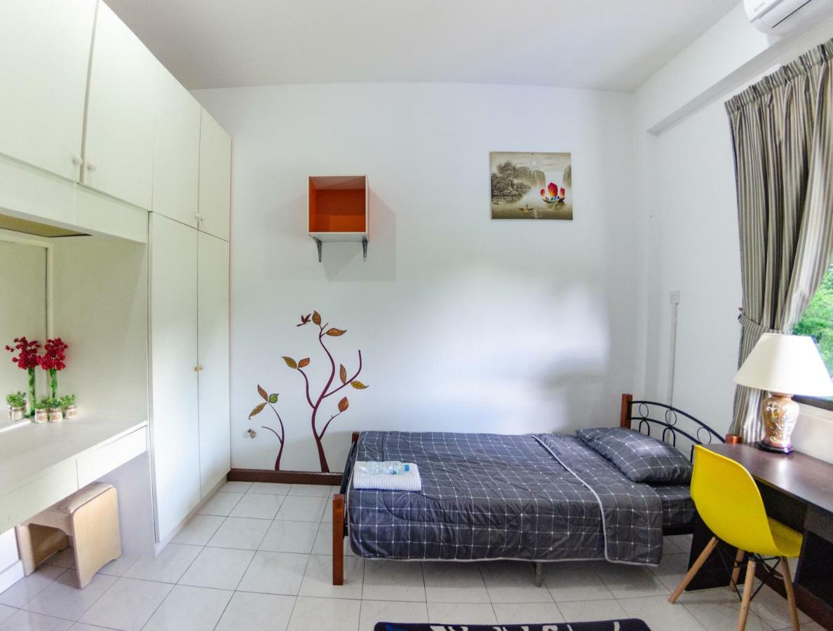 Poni Homestay Muara Buitenkant foto