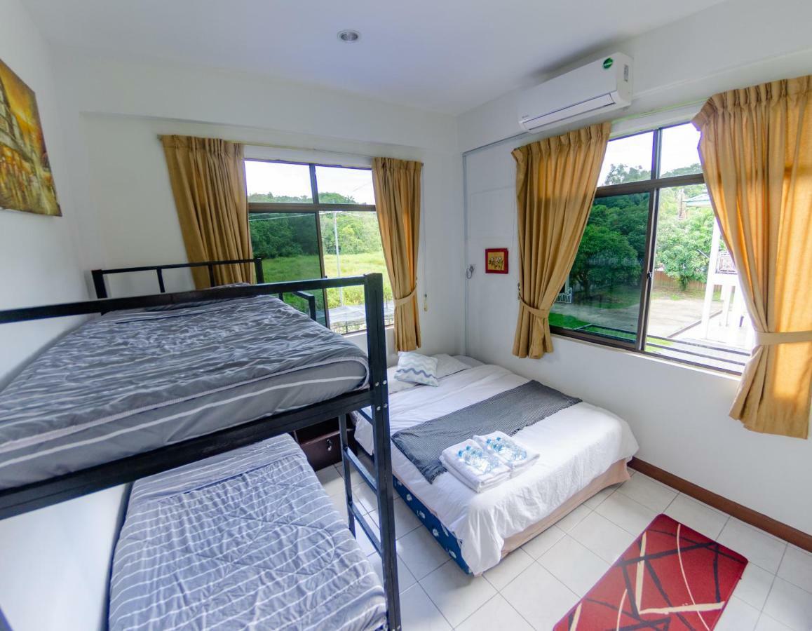 Poni Homestay Muara Buitenkant foto