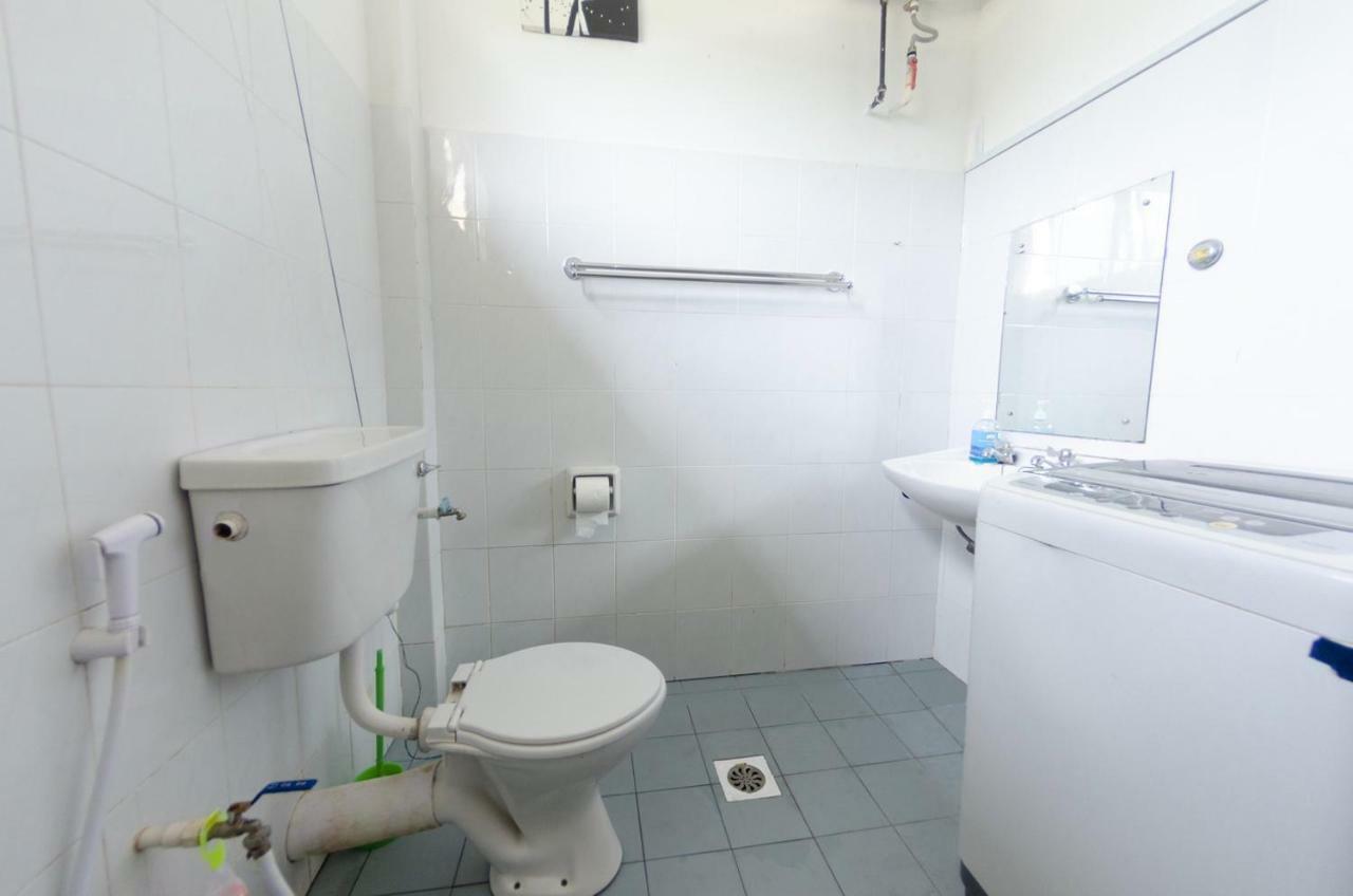 Poni Homestay Muara Buitenkant foto
