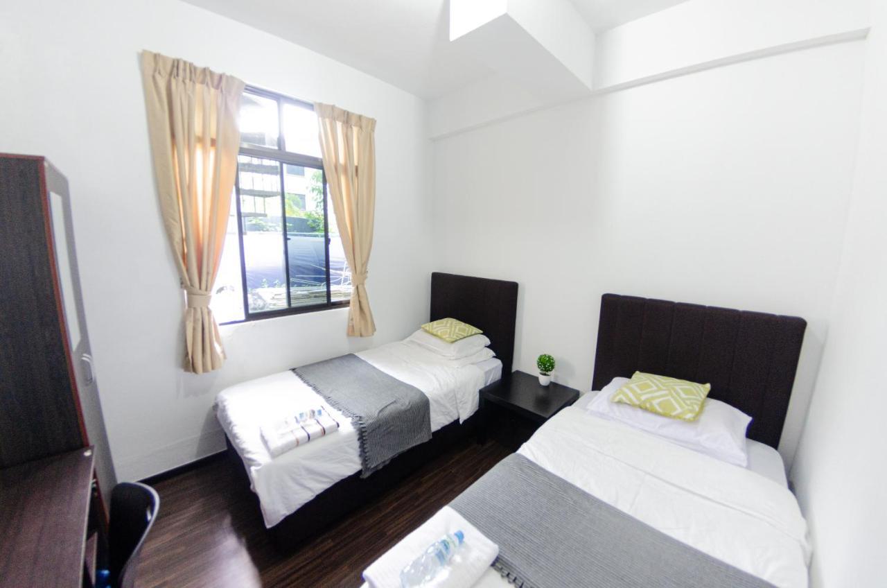 Poni Homestay Muara Buitenkant foto