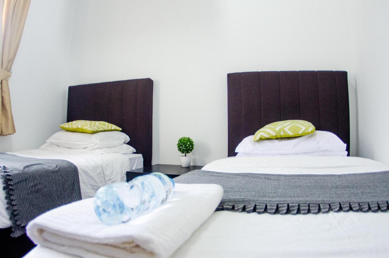 Poni Homestay Muara Buitenkant foto